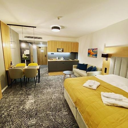 Luxapartmanbesenova Hotel Akvamarin Екстер'єр фото