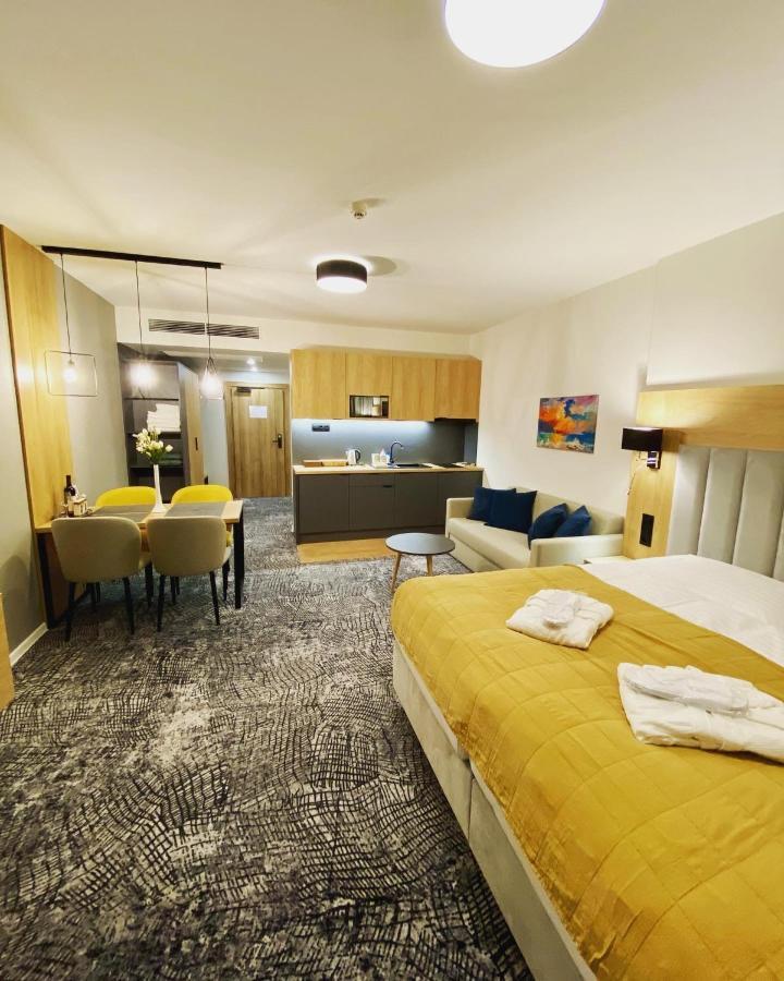 Luxapartmanbesenova Hotel Akvamarin Екстер'єр фото
